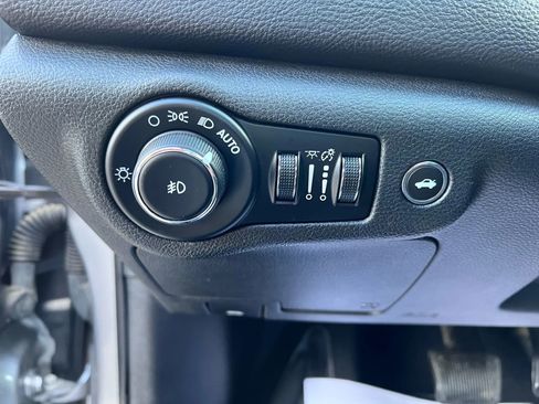 Used 2015 Chrysler 200 S image 30