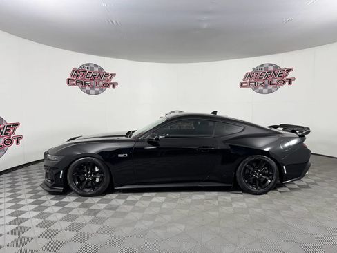Used 2025 Ford Mustang GT RWD image 4