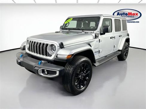 Used 2024 Jeep Wrangler Unlimited Sahara w/ Technology Group image 4