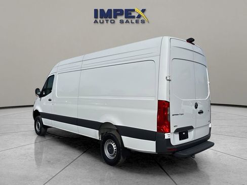 Used 2025 Mercedes-Benz Sprinter 2500 image 3