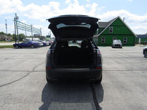 Used 2019 Jeep Cherokee Latitude Plus w/ Comfort/Convenience Group AWD/4WD image 7