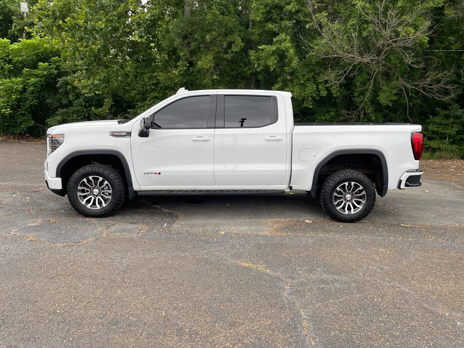 Used 2022 GMC Sierra 1500 AT4 w/ AT4 Premium Package AWD/4WD image 2