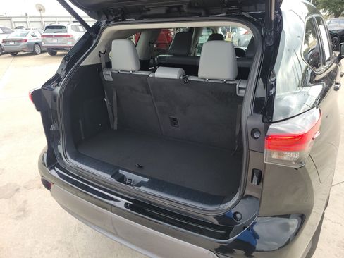 Used 2023 Toyota Highlander Limited image 29