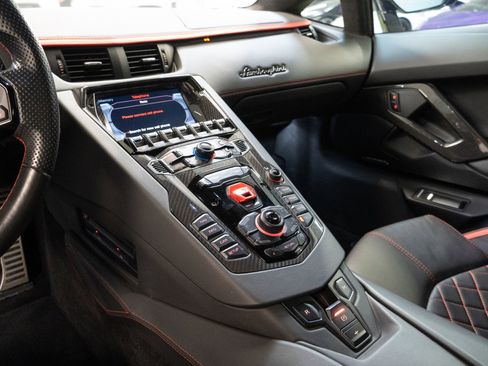 Used 2018 Lamborghini Aventador S image 18