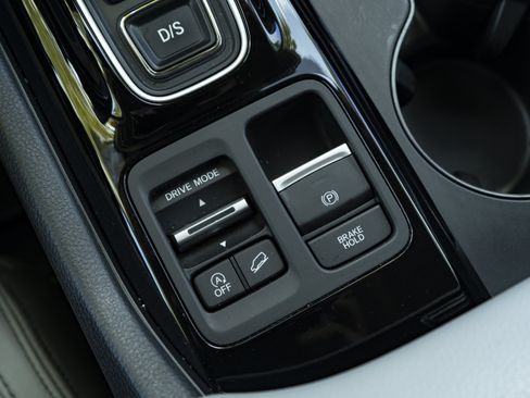 Used 2025 Honda Pilot EX-L image 28