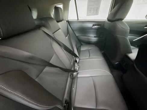 Used 2025 Toyota Corolla Cross XLE w/ Convenience Package FWD image 27