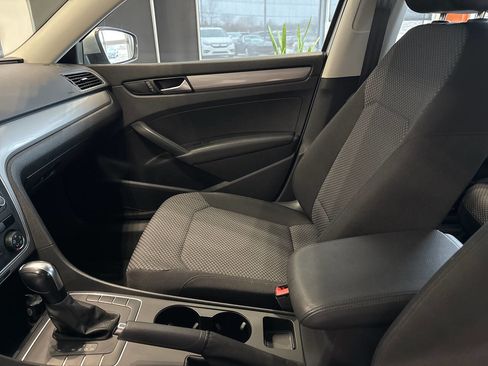 Used 2015 Volkswagen Passat 1.8T S image 19