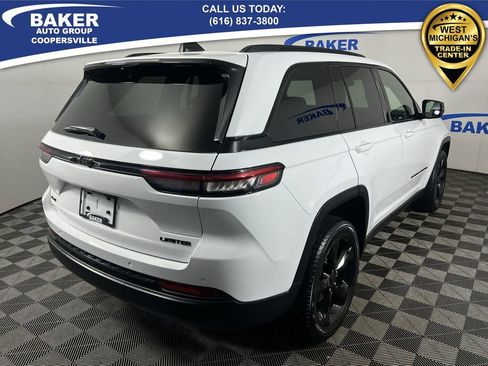 Used 2024 Jeep Grand Cherokee Limited w/ Black Appearance Package image 9