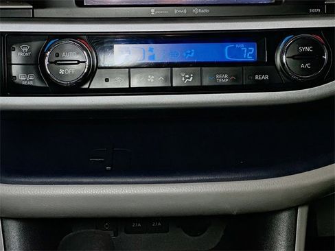 Used 2018 Toyota Highlander XLE image 13