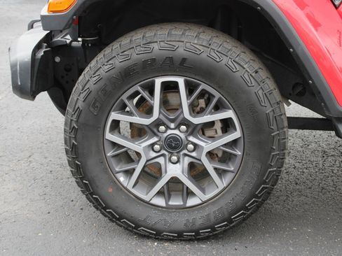 Used 2024 Jeep Wrangler Unlimited Sahara AWD/4WD image 11