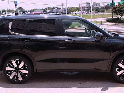 New 2025 Mitsubishi Outlander SE image 7