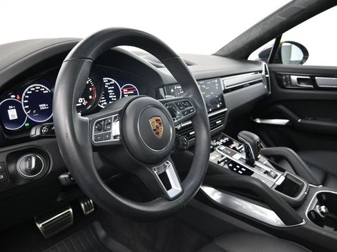 Used 2022 Porsche Cayenne Turbo S AWD/4WD image 4