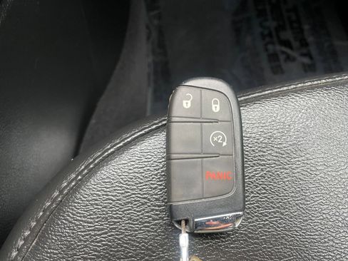 Used 2025 Jeep Compass Limited image 22