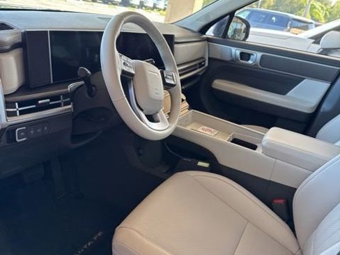 Used 2025 Hyundai Santa Fe SEL AWD/4WD image 2