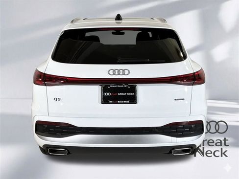 Used 2025 Audi Q5 Premium w/ Convenience Package image 23