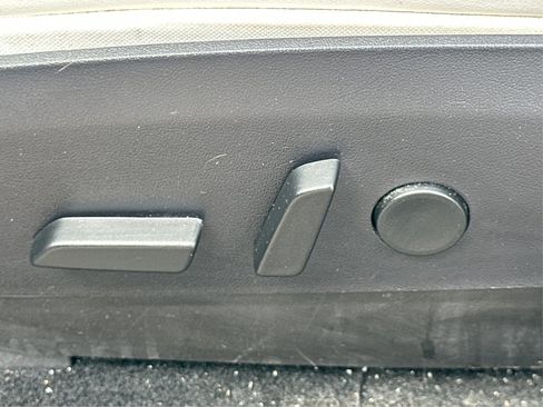 Used 2020 Tesla Model Y Long Range image 33