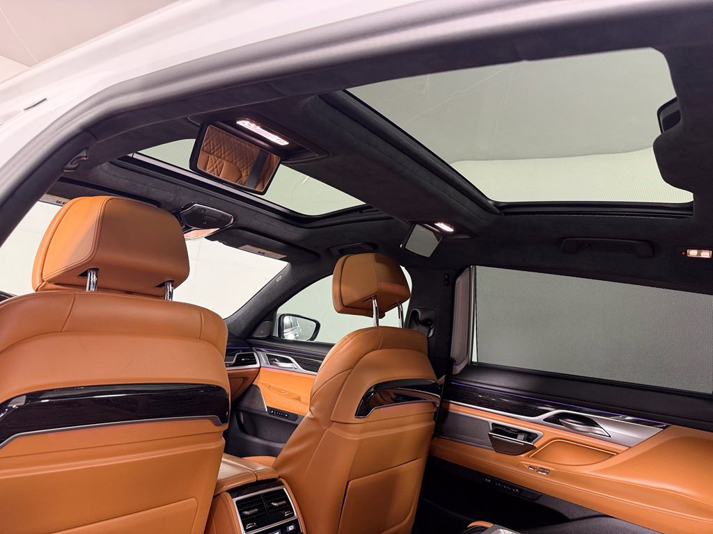 Used 2022 BMW 750i xDrive w/ Luxury Rear Seating Package AWD/4WD image 19