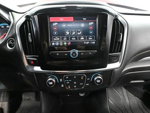 Used 2021 Chevrolet Traverse LT image 28