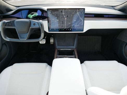 Used 2022 Tesla Model S image 18