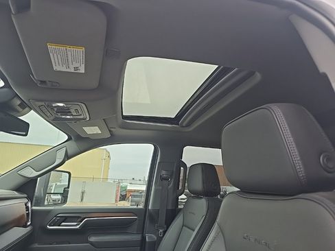 Used 2025 GMC Sierra 3500 Denali image 9