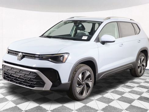 Used 2025 Volkswagen Taos SE image 22