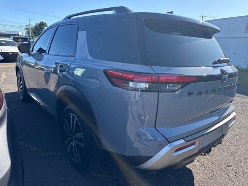 Certified 2025 Nissan Pathfinder Platinum w/ Black Appearance Package AWD/4WD image 4