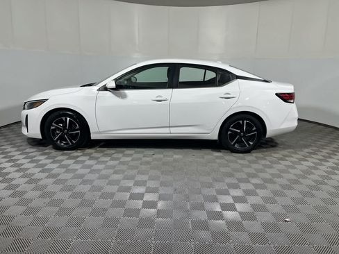 Used 2024 Nissan Sentra SV FWD image 5