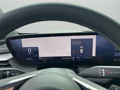 Used 2025 Buick Enclave Preferred FWD image 35