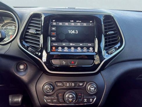 Used 2020 Jeep Cherokee Limited image 11