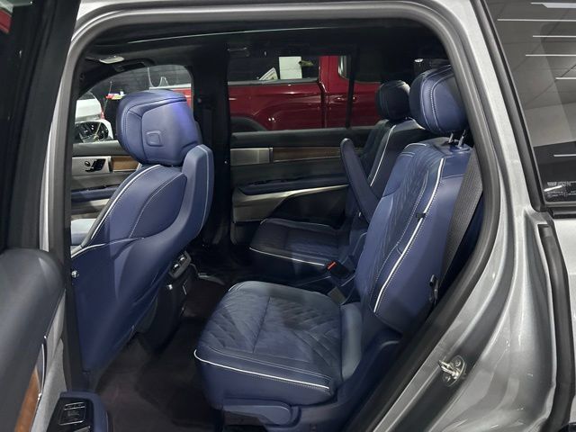 Certified 2026 Cadillac Vistiq Premium Luxury AWD/4WD image 33