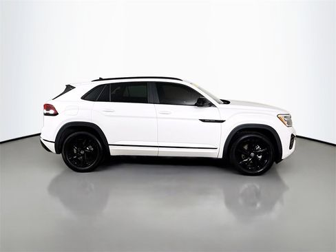 Used 2025 Volkswagen Atlas Cross Sport SEL R-Line image 11