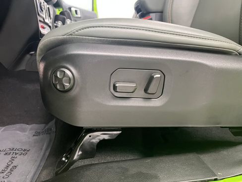 Used 2025 Jeep Gladiator Mojave w/ Convenience Group AWD/4WD image 13