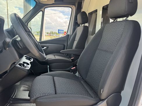 Used 2025 Mercedes-Benz Sprinter 2500 image 24