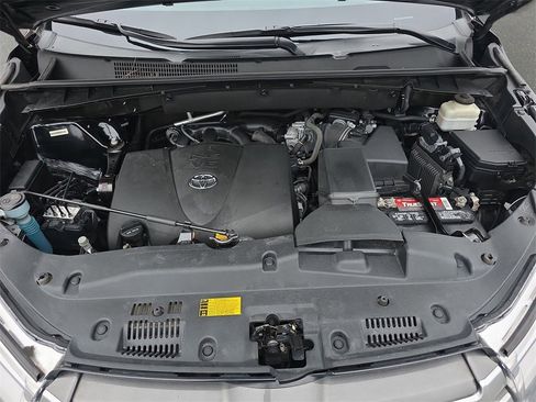 Used 2017 Toyota Highlander XLE image 36
