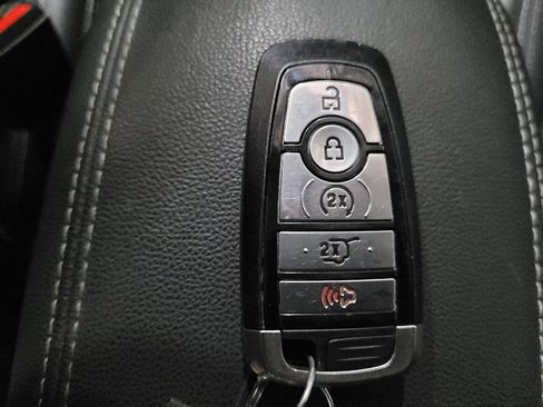 Used 2020 Ford Escape Titanium AWD/4WD image 32