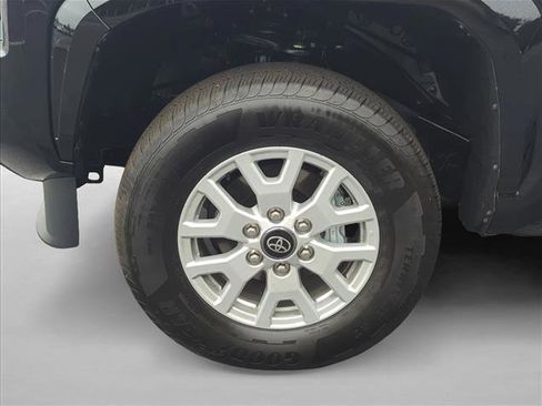 Certified 2025 Toyota Tacoma SR5 image 30