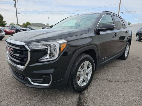 Used 2024 GMC Terrain SLE w/ Driver Convenience Package FWD image 3
