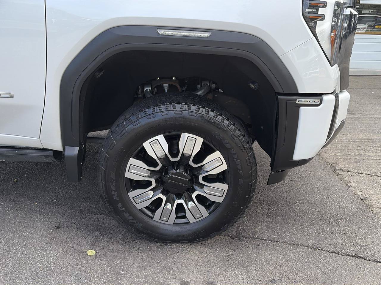 Used 2024 GMC Sierra 2500 Denali Ultimate AWD/4WD image 17