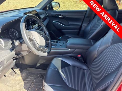 Used 2021 Toyota Highlander XSE image 9