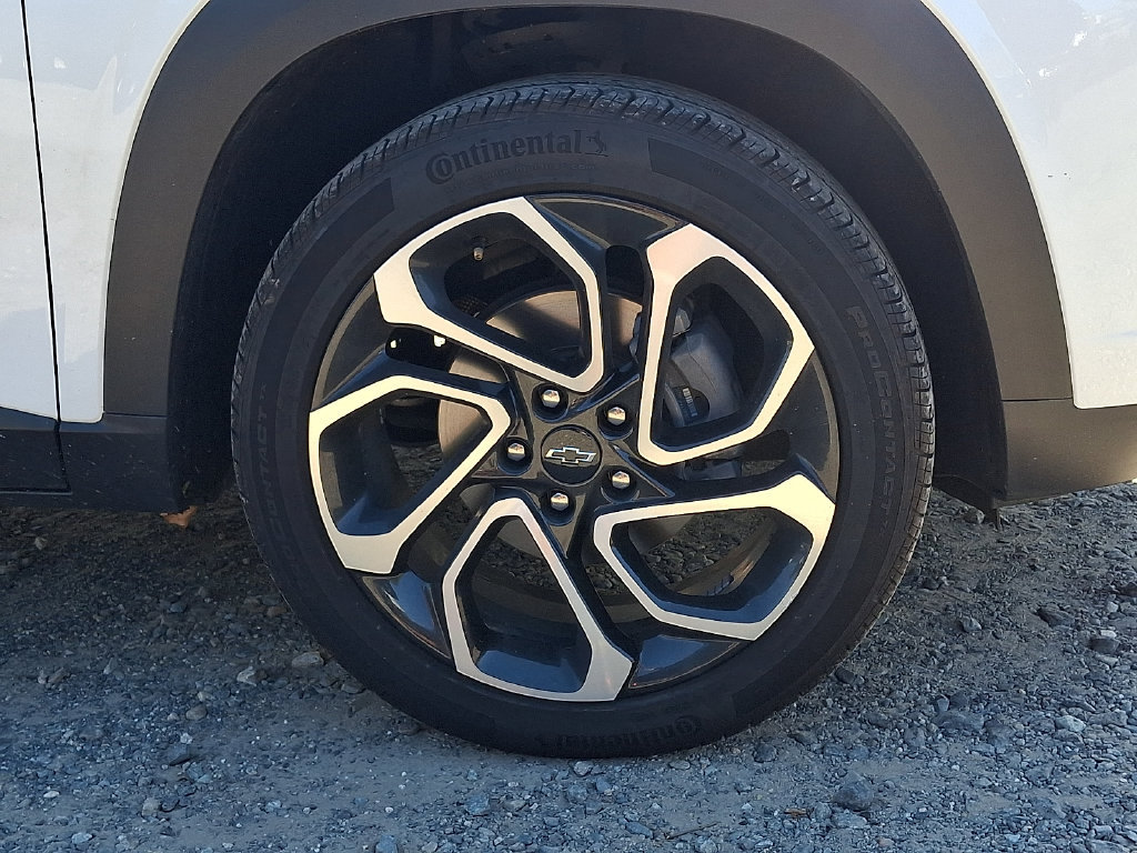Used 2024 Chevrolet Trax RS w/ Sunroof Package FWD image 10