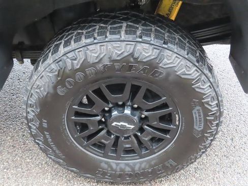 Used 2024 Chevrolet Silverado 2500 ZR2 w/ Technology Package AWD/4WD image 17