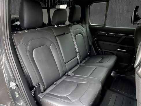 Used 2025 Land Rover Defender 110 S image 25