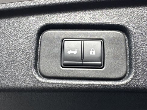 Used 2025 Nissan Pathfinder SL FWD image 10