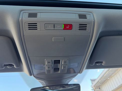 Used 2025 Volkswagen Jetta SE image 26