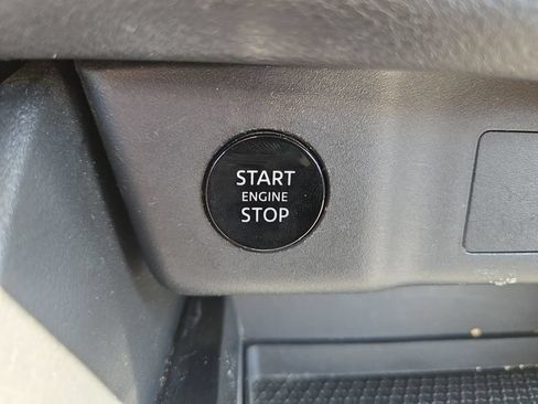 Used 2025 Nissan Rogue SV AWD/4WD image 32