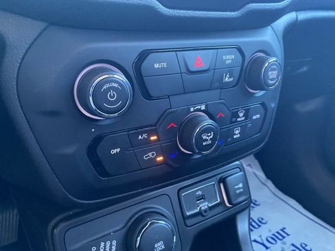 Used 2021 Jeep Renegade Latitude w/ Convenience Group AWD/4WD image 26