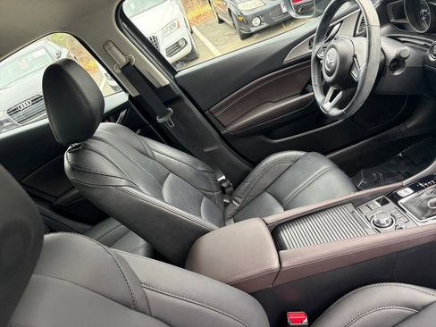 Used 2018 MAZDA MAZDA3 Touring image 32