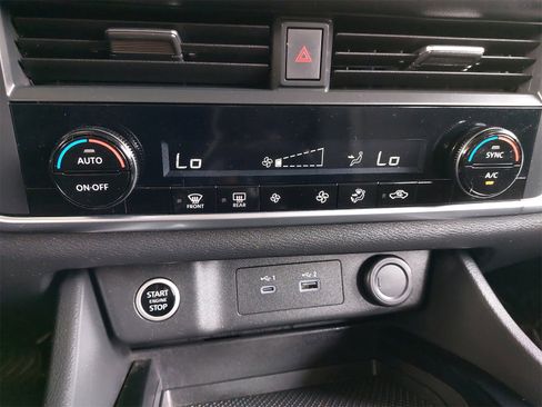 Used 2023 Nissan Rogue SV image 22