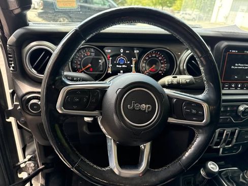 Used 2020 Jeep Wrangler Unlimited Sahara AWD/4WD image 18