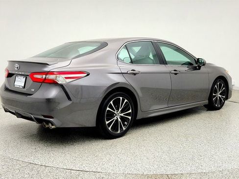 Used 2018 Toyota Camry SE w/ Moonroof Package FWD image 5